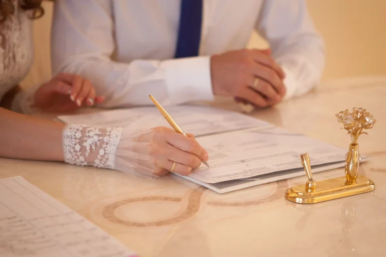 Actas y licencias de matrimonio en USA: errores comunes y cómo evitarlos